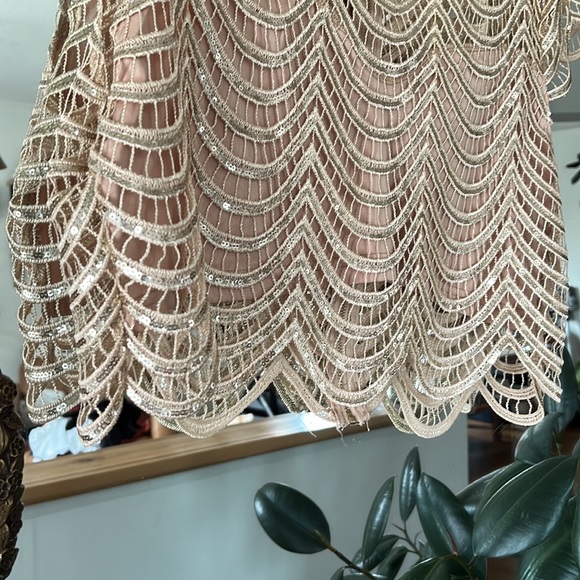 ✨ Sequin Scallop Top - Picture 4 of 8